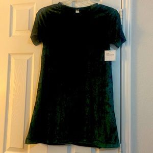 Adorable forest green crushed velvet dress. NWT. Simple & shortsleeved.